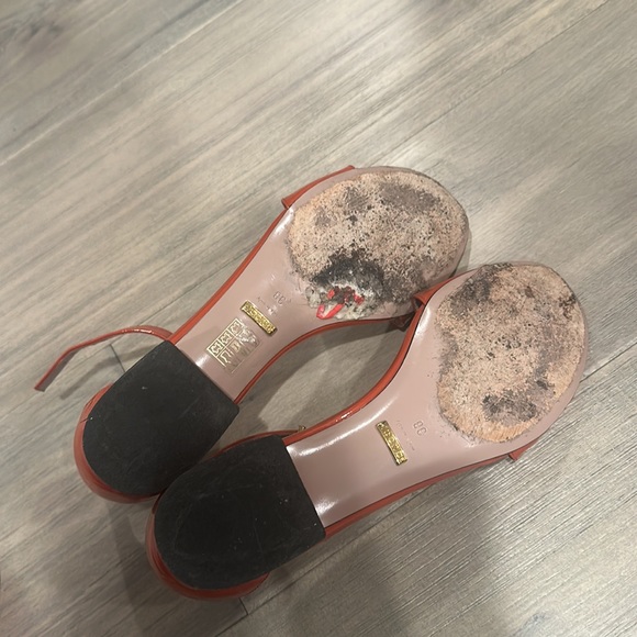 Authentic preloved sandals in a stunning color. - Picture 4 of 4